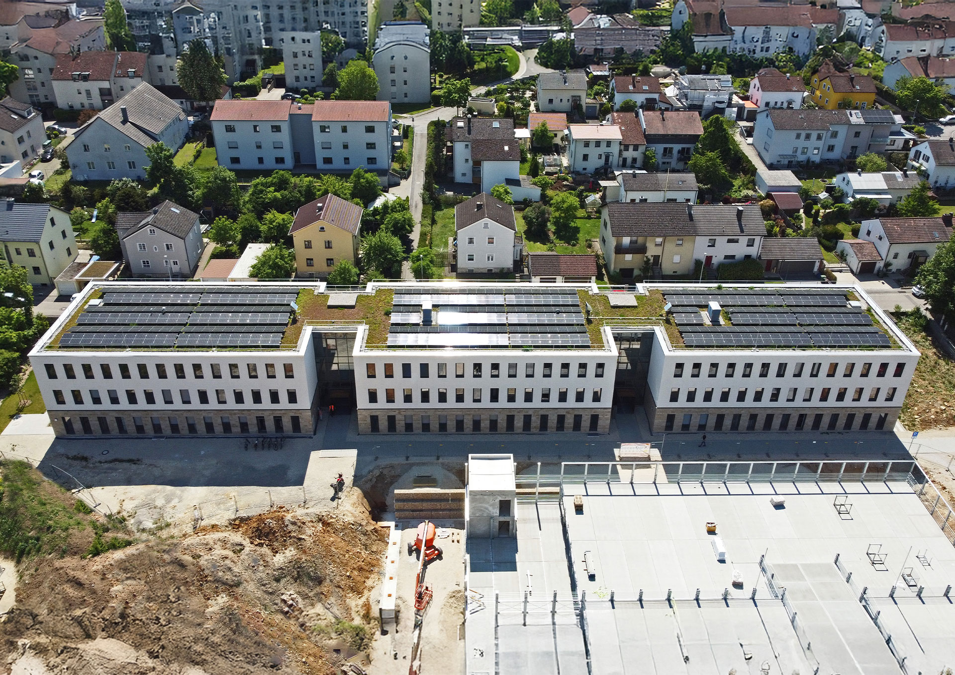 Wohn_ und Geschäftsgebäude mit Fahrradstation