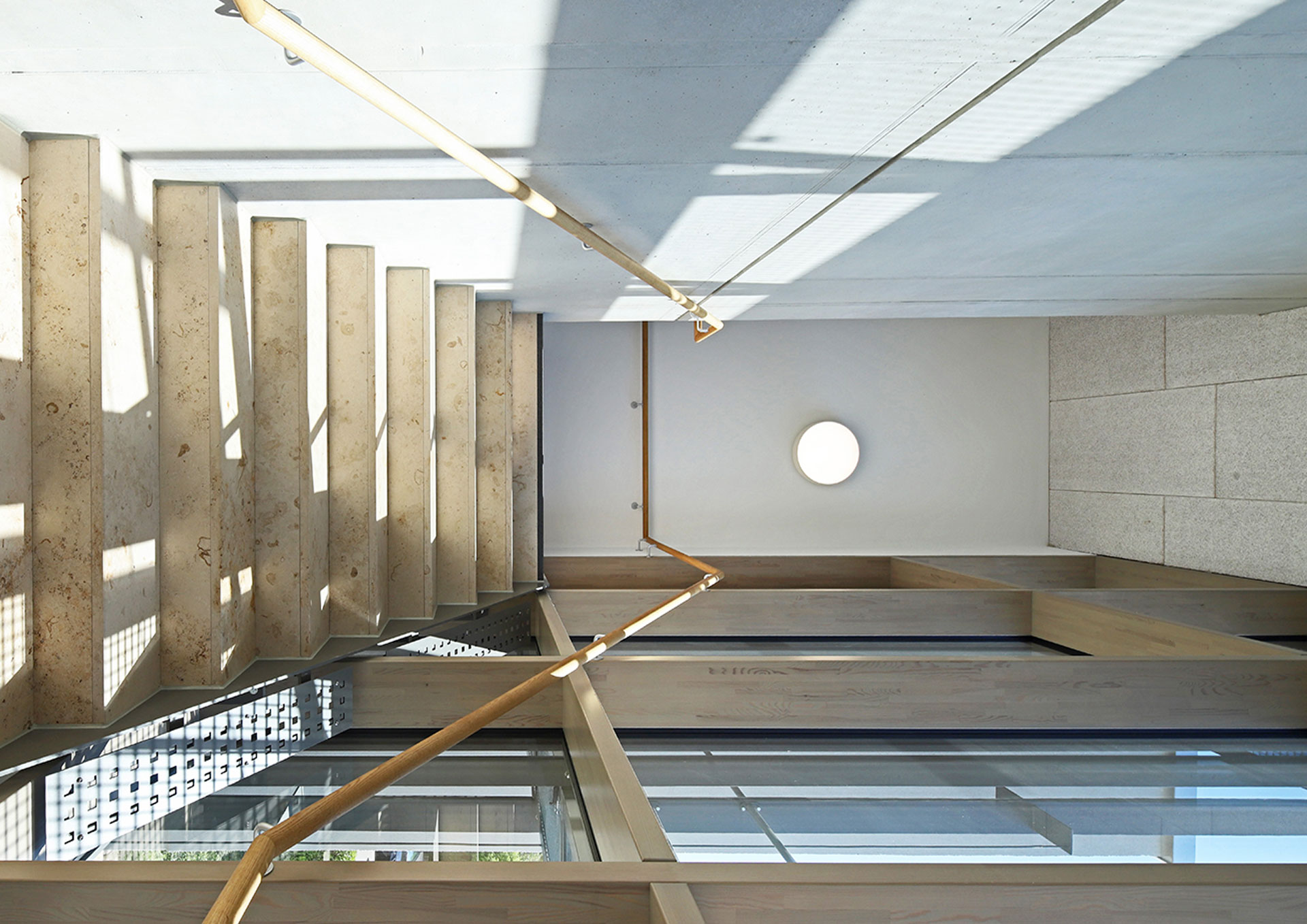 Wohn_ und Geschäftsgebäude mit Fahrradstation