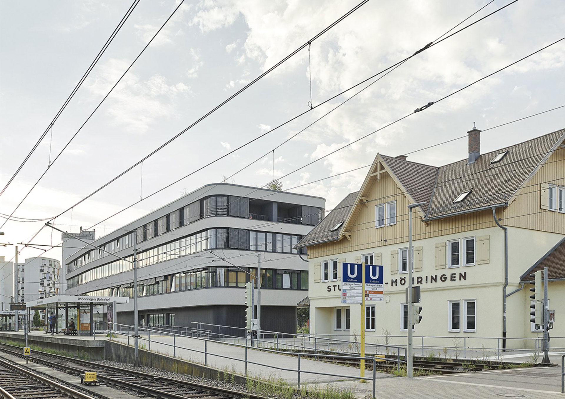 Wohn_ und Geschäftsgebäude mit Fahrradstation