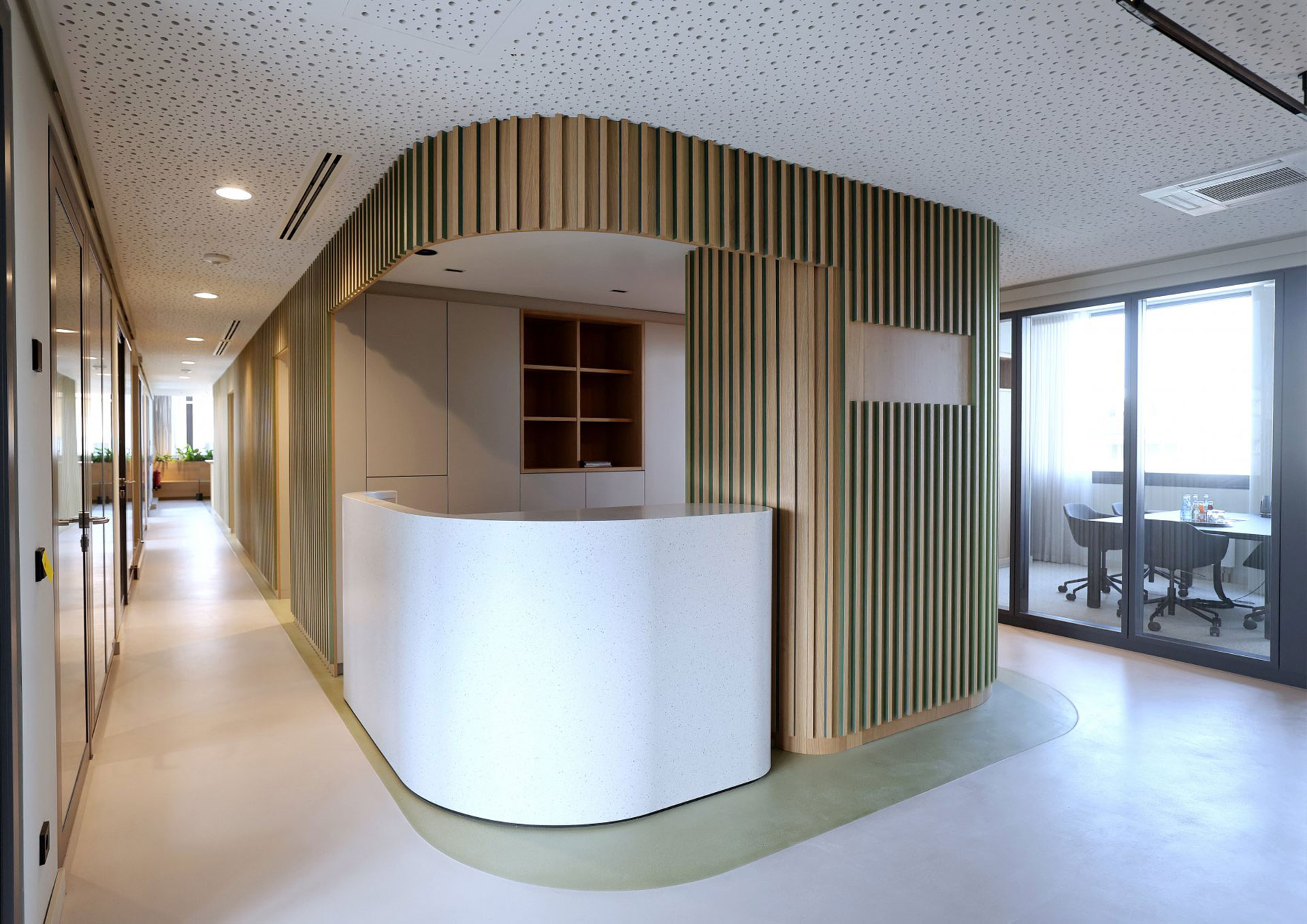 Wohn_ und Geschäftsgebäude mit Fahrradstation